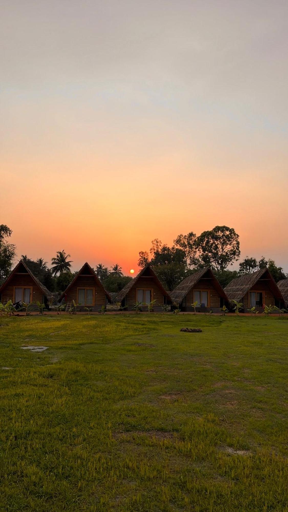 Tropical Hampi Hotel Exterior foto